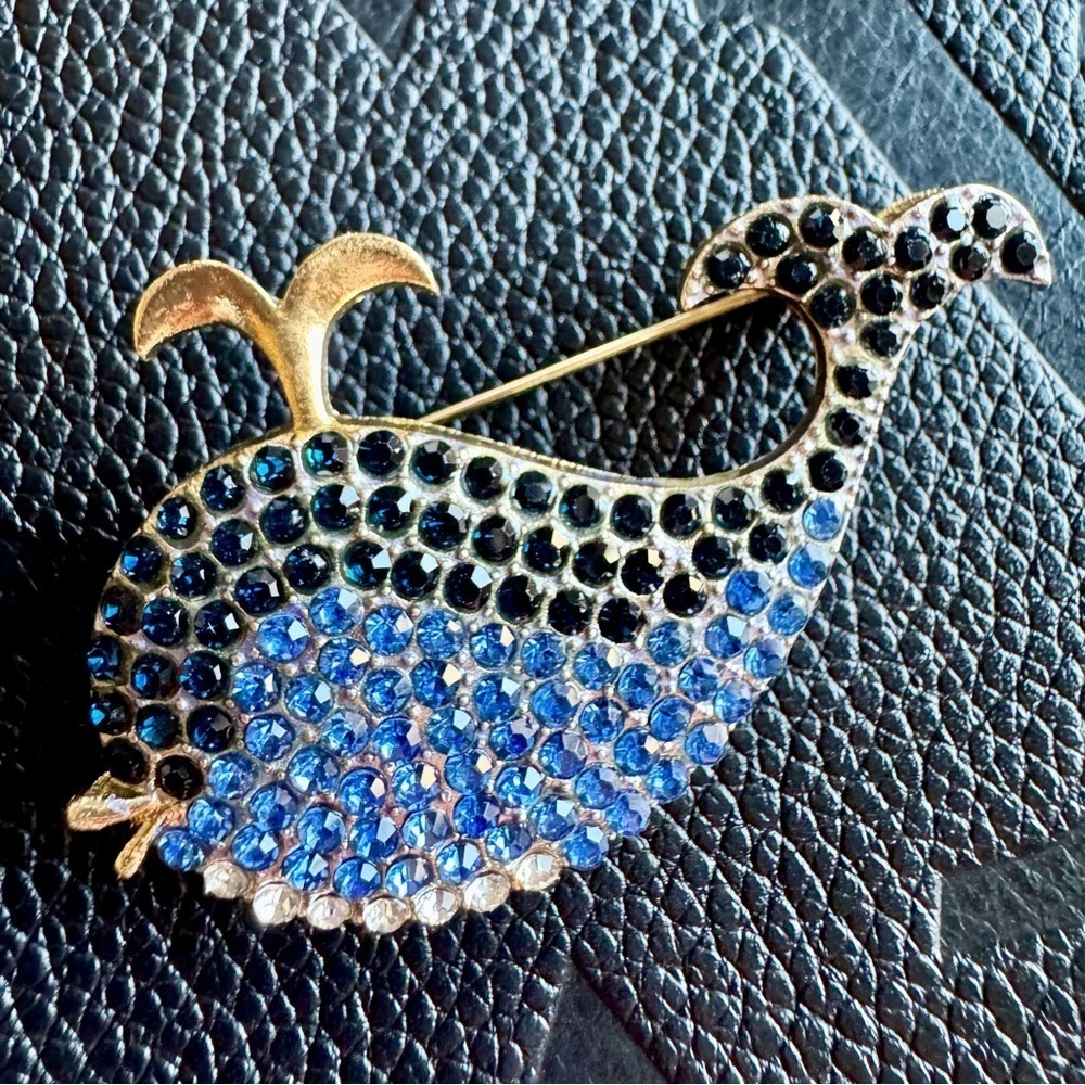 New Dark & Light Blue Faceted Crystal Whale Gold Tone Pin Brooch - 2.25”